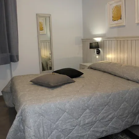 ゲストハウス Bed & Breakfasts Conte Perollo シャッカ