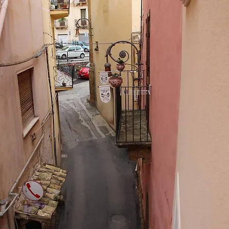 Bed & Breakfasts Conte Perollo Гостевой дом Шакка