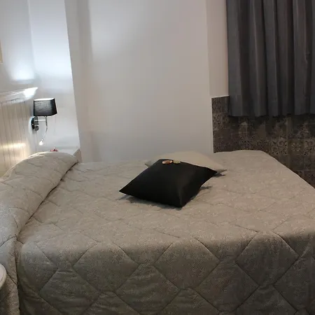 Bed & Breakfasts Conte Perollo 4* شاكا