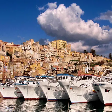 بيت ضيافة Bed & Breakfasts Conte Perollo 4*